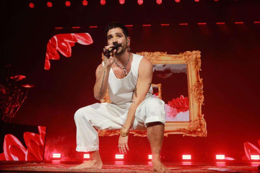 Camilo Echeverry pisó por segunda vez el Movistar Arena y brindó el primero de sus dos conciertos en la capital colombiana.