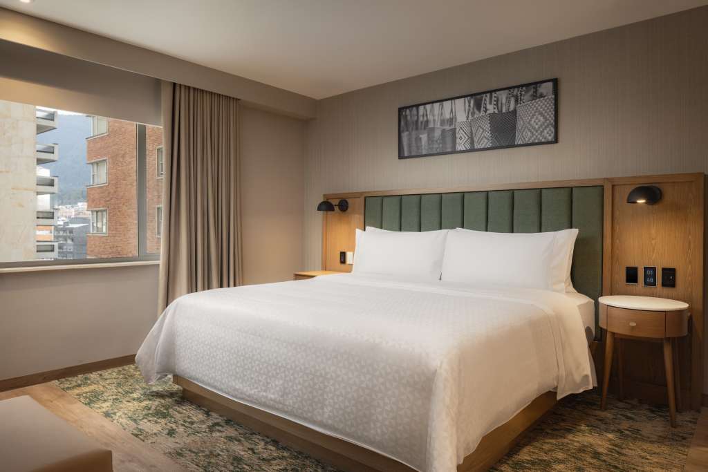 Four Points By Sheraton Tequendama cuenta con 176 habitaciones equipadas con tecnología actual e implementación de procesos sostenibles.