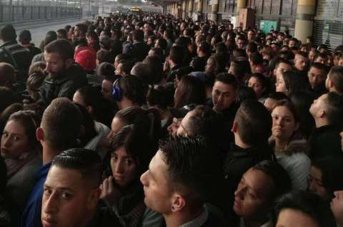 Imágenes de la alta congestión en buses y estaciones durante el Día sin carro y moto en Bogotá