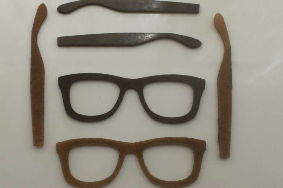 Marcos de gafas producidos con materia prima extraída del fique. / Fotos: Stephanía Pinzón Serrano. UPB.