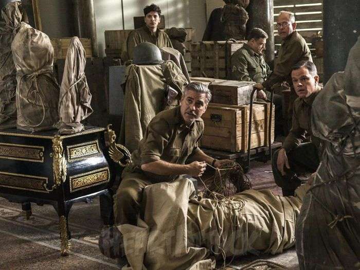 "Los hombres del monumento": el Programa de Monumentos, arte y archivos fue un grupo aliado que tenía la misión de rescatar obras de arte o de importancia cultural que había sido robadas por los nazis durante la Segunda Guerra Mundial. El filme fue inspirada en el libro The Monuments Men: Allied Heroes, Nazi Thieves and the Greatest Treasure Hunt in History, de Robert M. Edsel. Fue dirigida por George Clooney y se estrenó en 2014.