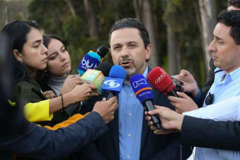 “Santrich debió pedir permiso a la JEP”: Miguel Ceballos sobre su presunta salida del país