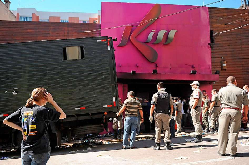 Un incendio en la discoteca Kiss de la ciudad de Santa María (Brasil) dejó al menos 232 muertos y 106 heridos.
