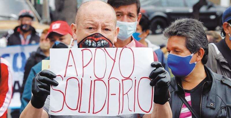 Trabajadores del sector calzado participan este martes en una marcha en la que exigen que se hagan efectivas las ayudas del Gobierno. / EFE - El Espectador