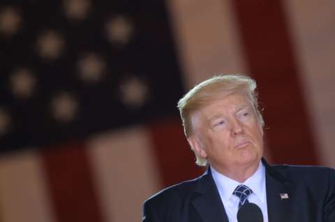 Legislador demócrata presenta una moción de "impeachment" contra Trump