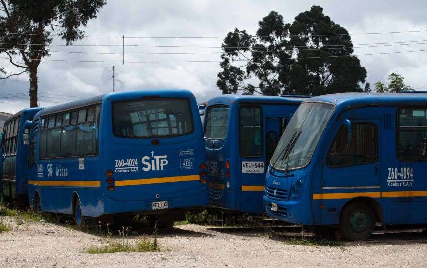 La chatarrización apenas tiene un avance del 60 %. Aún faltan por ser desintegrados 4.329 buses, que siguen prestando el servicio de transporte provisional. / Archivo El Espectador.