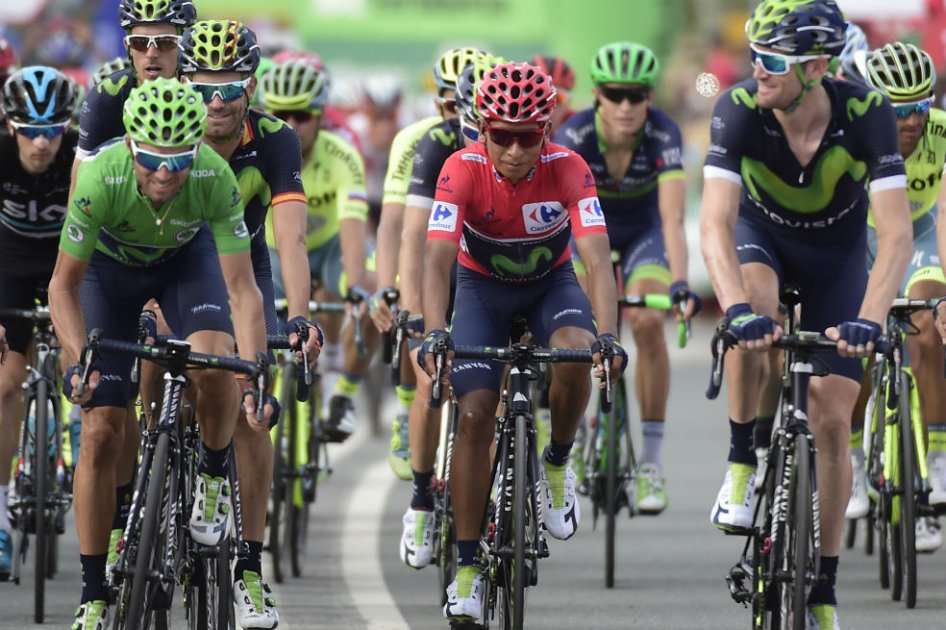 Alejandro Valverde en la salida de la etapa 14 de la Vuelta a España junto a Nairo Quintana. Foto: AFP