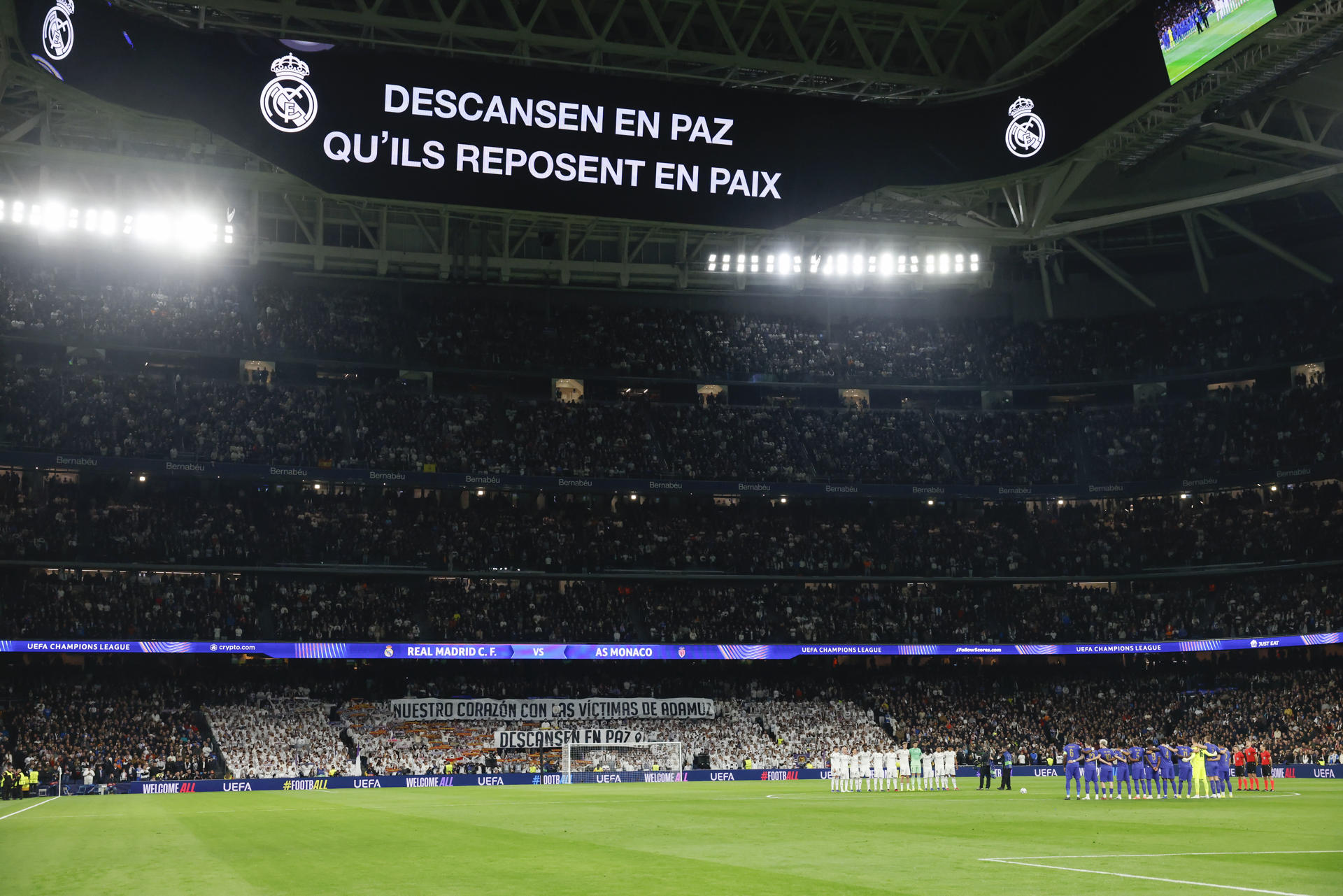 MADRID, 20/01/2026.- Minuto de silencio con motivo de las víctimas del accidente de trenes en Adamuz este martes, durante el encuentro correspondiente a la Liga de Campeones UEFA, entre el Real Madrid y el AS Mónaco, en el estadio Santiago Bernabéu en Madrid. EFE/ Juanjo Martín
