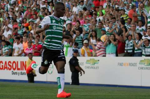 Dos colombianos lideraron el triunfo de Santos Laguna en México