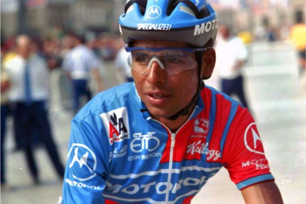 Álvaro Mejía, en los años noventa, con los colores del equipo Motorola.