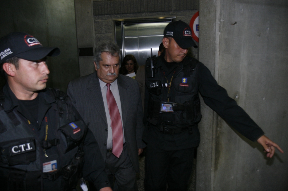 El general es vinculado con los macrocasos de victimización de miembros de la Unión Patriótica y la situación territorial en Urabá.