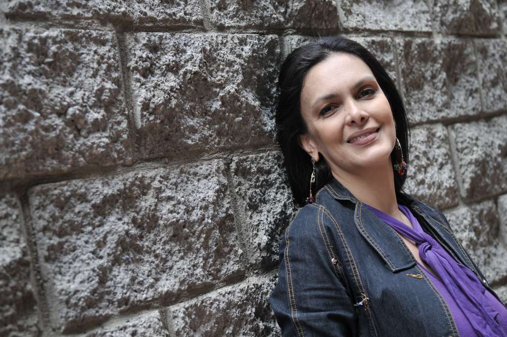 Actriz y modelo colombiana que habla de su fundación en contra del aborto - Entrevista