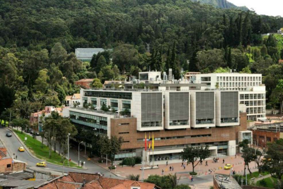 Se trata de una biblioteca con una importante colección de libros.