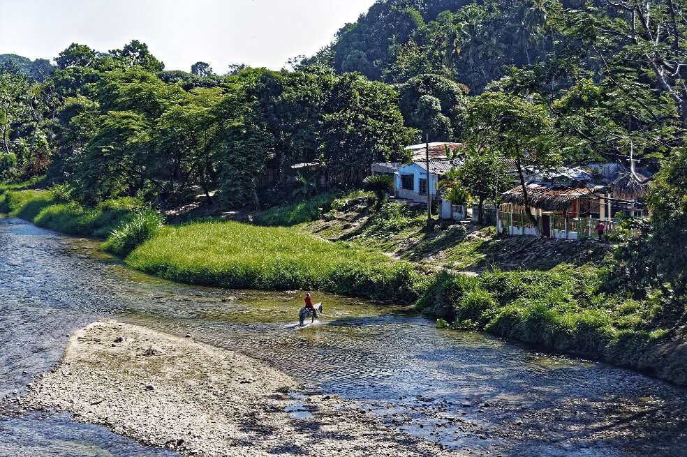 El Guachaca, que deriva su nombre de un vocablo indígena, es uno de los 35 ríos de la Sierra Nevada de Santa Marta. / Pixabay.