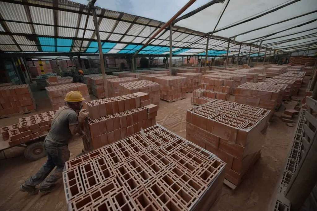 El sector de la Construcción es el que más agrupa trabajadores en la ciudad. / Archivo El Espectador