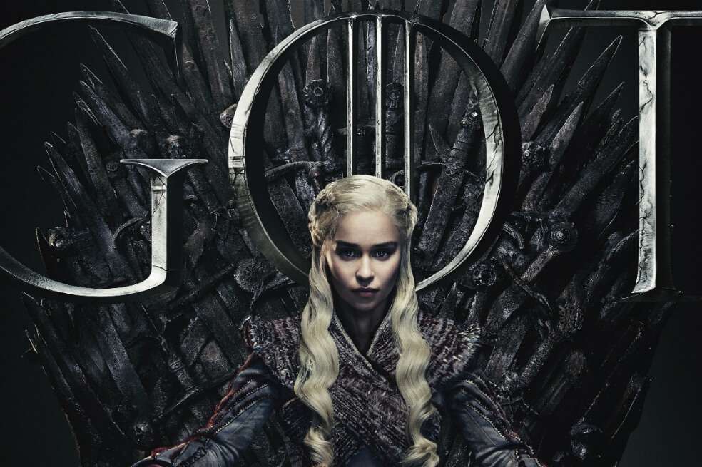 Dany no tiene un lugar en el mundo, y no es hasta que resurge con tres dragones que encuentra voz. Si Jon se esconde tras el hielo, Dany grita en medio del fuego. Dany habla a través de su dragones. / HBO