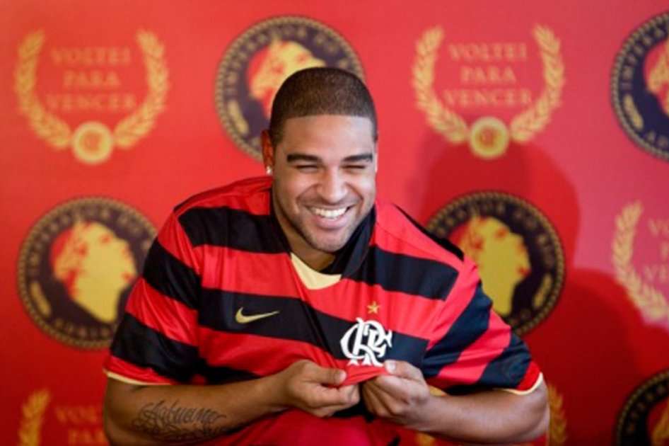 Adriano ¿seguirá de fiesta en fiesta?. Foto: AFP