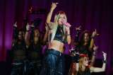 Karol G vivió tenso momento con un fan: seguridad tuvo que intervenir en pleno concierto