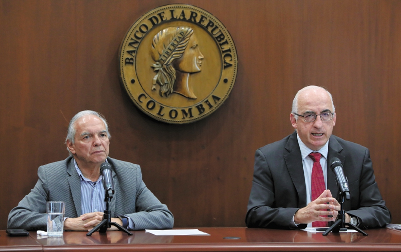 El ministro de Hacienda, Ricardo Bonilla, y el presidente del Banco de la República, Leonardo Villar Gómez.