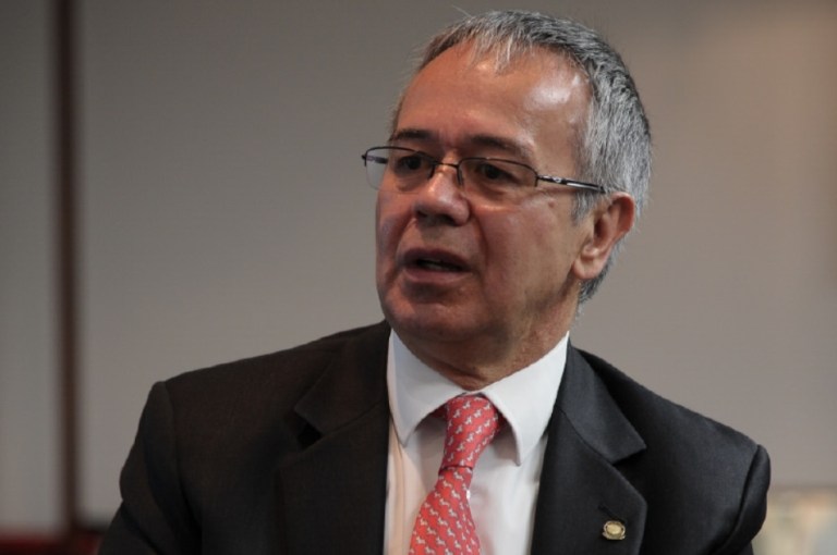 ‘“Los desacuerdos entre las cortes resultan inevitables”: magistrado Luis Hernández