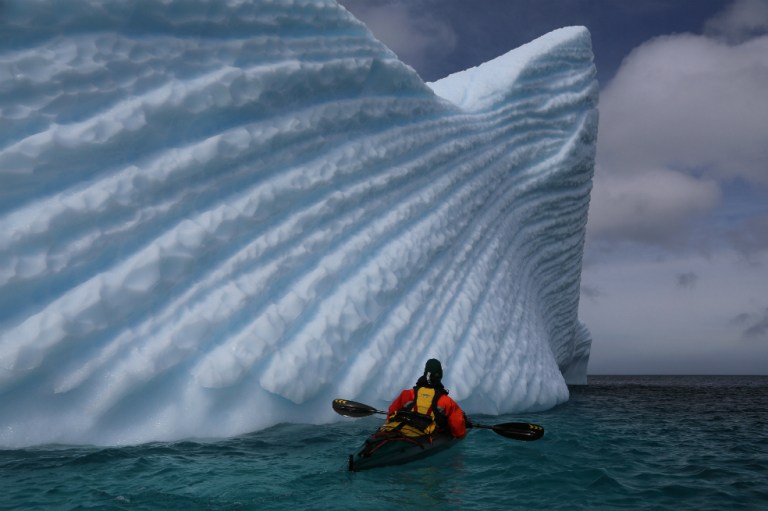 Kayakistas culminan primera expedición alrededor de archipiélago antártico