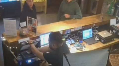 Joven estaba de vacaciones en Bogotá y fue escopolaminado: la familia pide ayuda