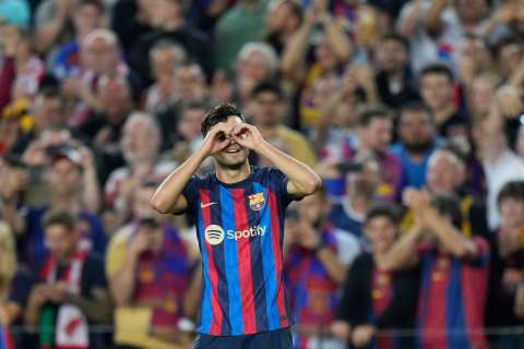 Barcelona sufrió pero sigue líder de la liga española