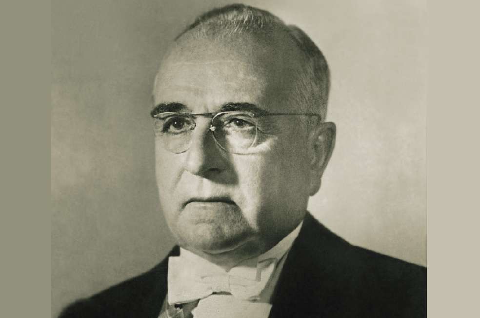 BrasilGetulio Vargas (1954)Foto: Wikimedia CommonsEl 24 de agosto de 1954, el dos veces presidente de Brasil Getulio Vargas se quitó la vida deun disparoen su domicilio en Río de Janeiro, ciudad donde gobernó por 19 años. Vargas, uno de los políticos brasileños más influyentes del siglo XX, gobernó el país en dos ocasiones y se quitó la vida en medio de su segundo periodo, asediado por una crisis política e institucional que agobiaba al gigante sudamericano. El exmandatario se pegó un disparo al corazón y se justificó en que había un plan de golpe de estado en su contra.