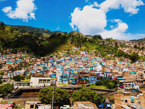 Más de 90 familias deberán evacuar sus viviendas en Medellín por riesgo de inundación