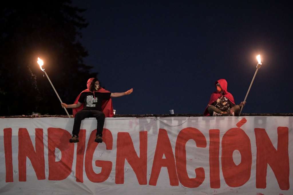 Este viernes, estudiantes de la universidad Nacional llevaron a cabo una velatón para exigir matricula cero para el 2020 y 2021.