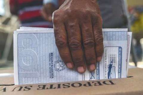 Abren investigación contra seis jurados de votación por destruir votos
