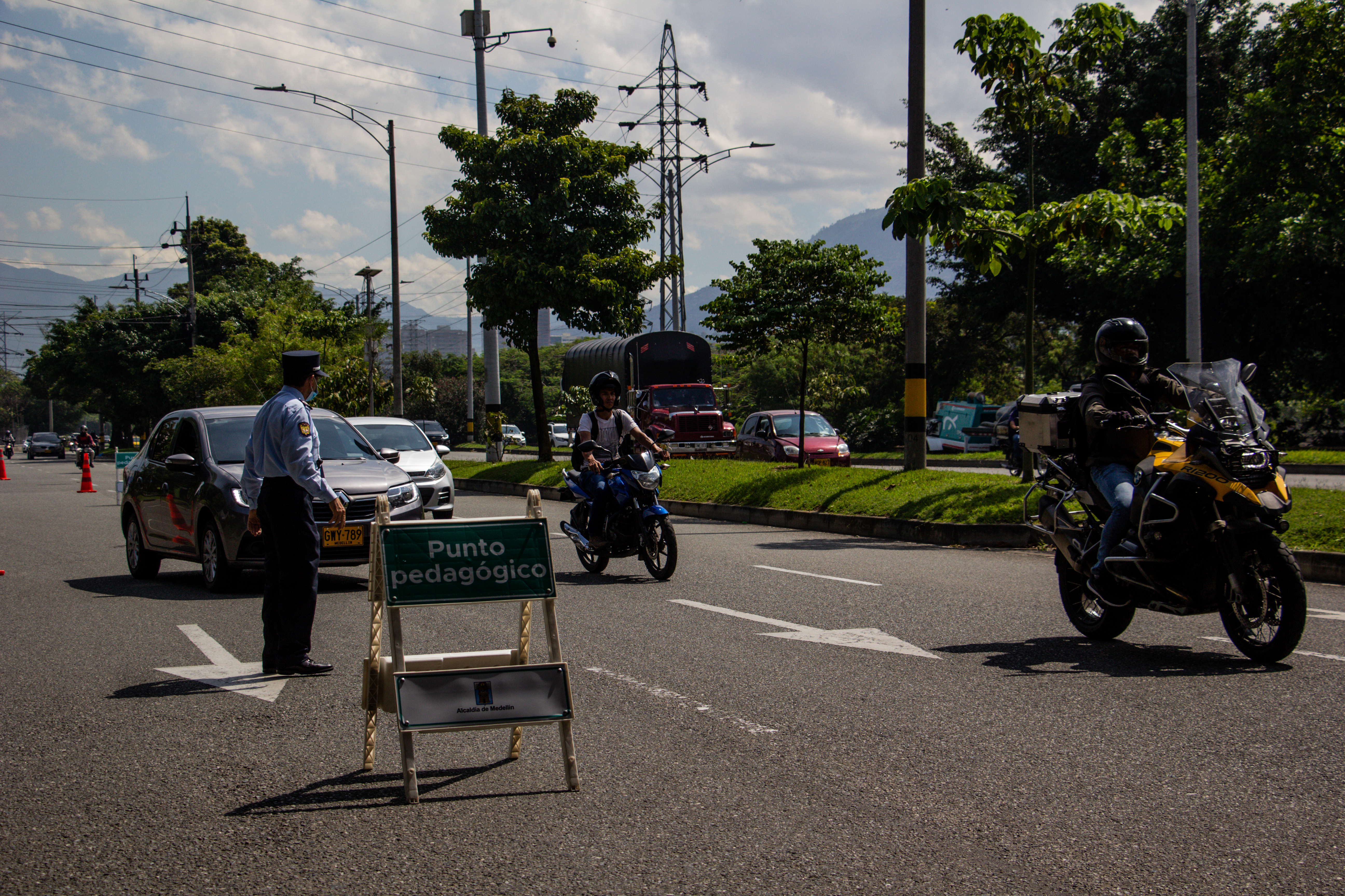 La restricción aplicará para carros y motos de dos y cuatro tiempos, durante todo el día.