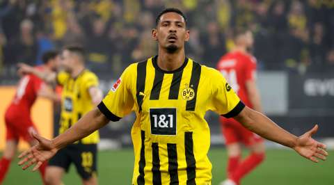 Borussia Dortmund arrasó con Koln y es líder provisional de la Bundesliga