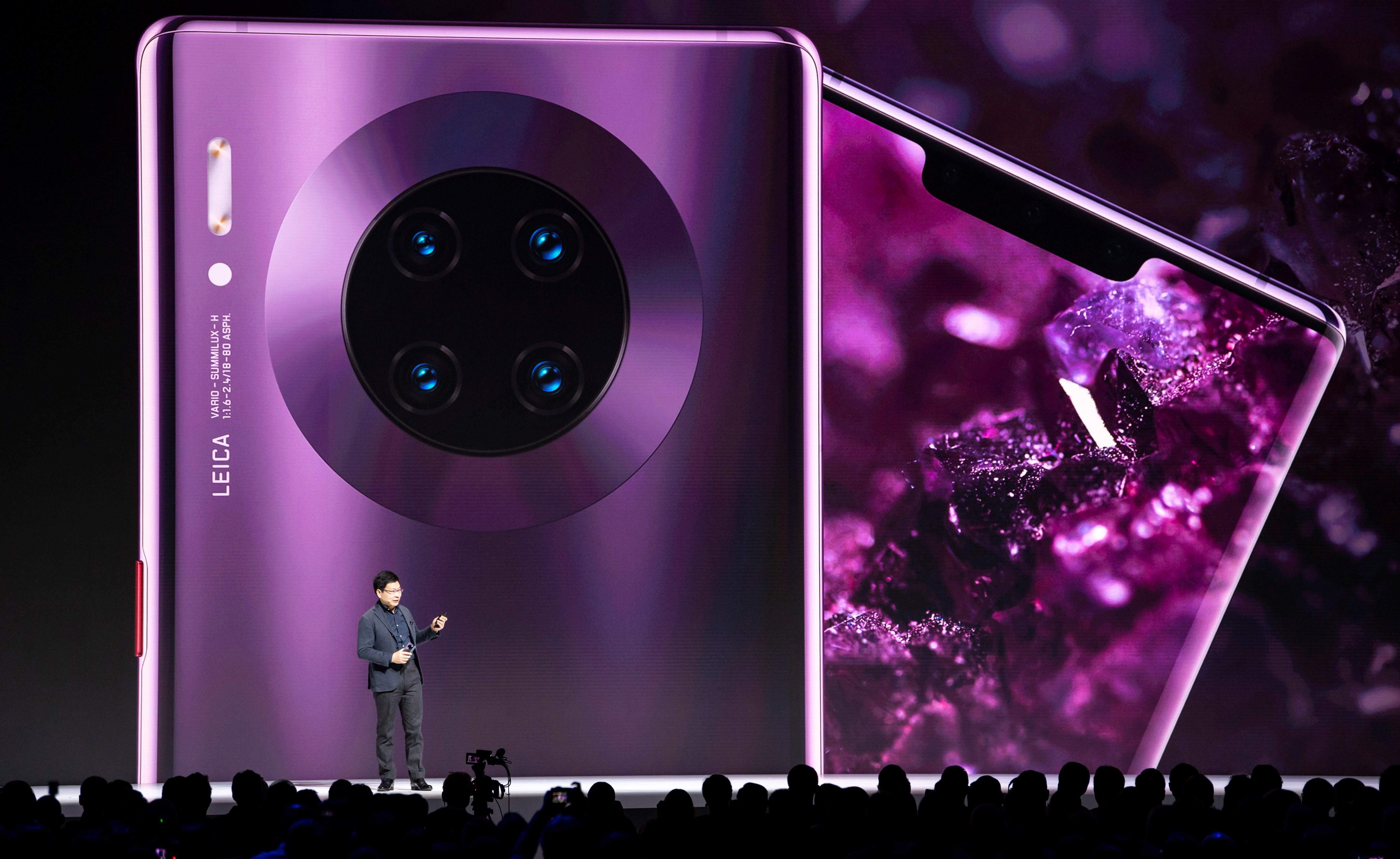 Richard Yu, CEO del Consumer Business Group de Huawei, durante el lanzamiento de los nuevos Mate 30 y mate 30 Pro. / EFE