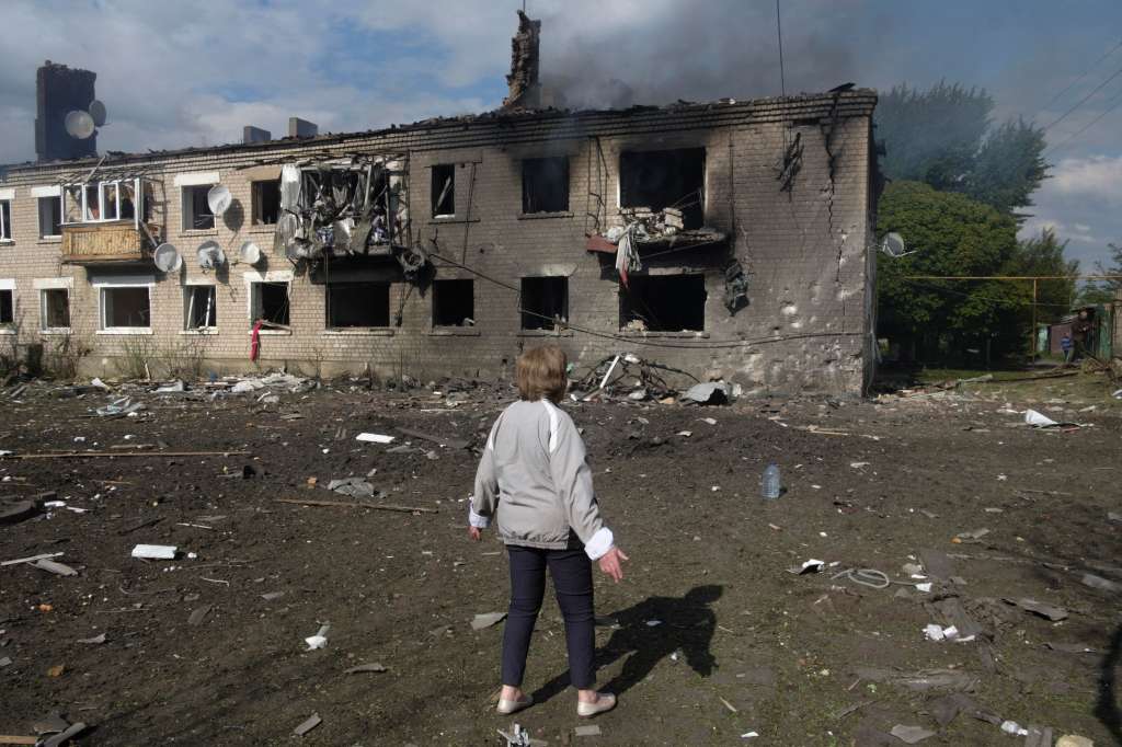 Kharkiv (Ukraine), 11/05/2024.- Tetyana looks at a building damaged during recent shelling on the outskirts of Volchans, Kharkiv region, Ukraine, 11 May 2024, amid the Russian invasion. Tetyana, along with others, decided not to evacuate but remain in the village instead, regardless of local authority'Äôs advice. More than 1,700 people were evacuated from border areas in Ukraine's Kharkiv following incursions by the Russian army. According to the head of the Kharkiv Military Administration Oleg Synegubov, Russian troops have increased shelling and are trying to attack Ukrainian positions in the northern Kharkiv area. (Rusia, Ucrania) EFE/EPA/GEORGE IVANCHENKO