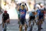 Jasper Philipsen ganó la etapa 17 y consiguió su undécima victoria en el Tour de Francia