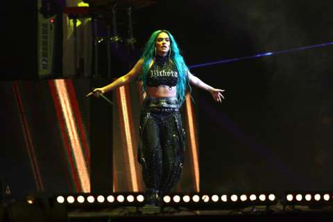 Así sorprendió Karol G a fanático que no podía ir a su concierto en Bogotá