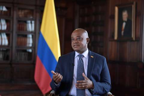 Murillo entró en la carrera presidencial y dijo que no es candidato de políticos