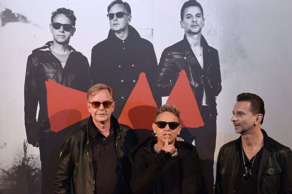 Depeche Mode: Andrew Fletcher, Martin Lee Gore y Dave Gahan posan antes de la rueda de prensa en la que presentan su Gira Europea 2013, en París, Fancia.