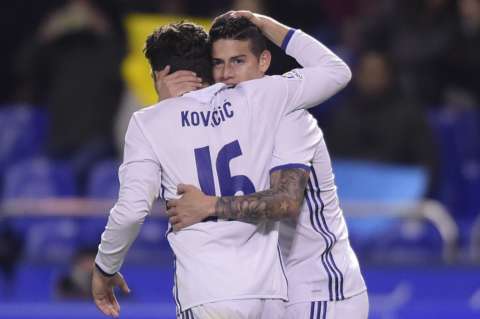 Dos tantos de James en goleada de Real Madrid sobre La Coruña