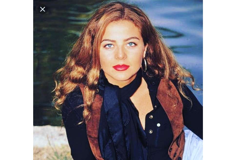 “Así estaba yo en mis 25, más rellenita y profundamente insegura de mí misma. Esta Margarita es la del #elhombredelteléfono”, escribió en una publicación que fue halagada por sus seguidores quienes no dudaron en resaltar su belleza desde que era joven.