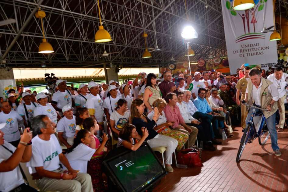 Juan Manuel Santos en el Conversatorio Restitución de Tierras 'Un Camino a la Reconciliación'.