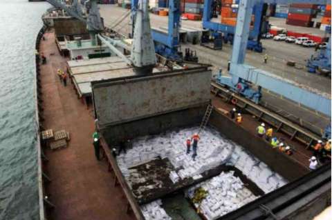 Desmantelan banda que sacaba cocaína en buques cargueros y petroleros