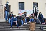 Jóvenes guajiros que adelantan huelga de hambre se trasladaron a Bogotá