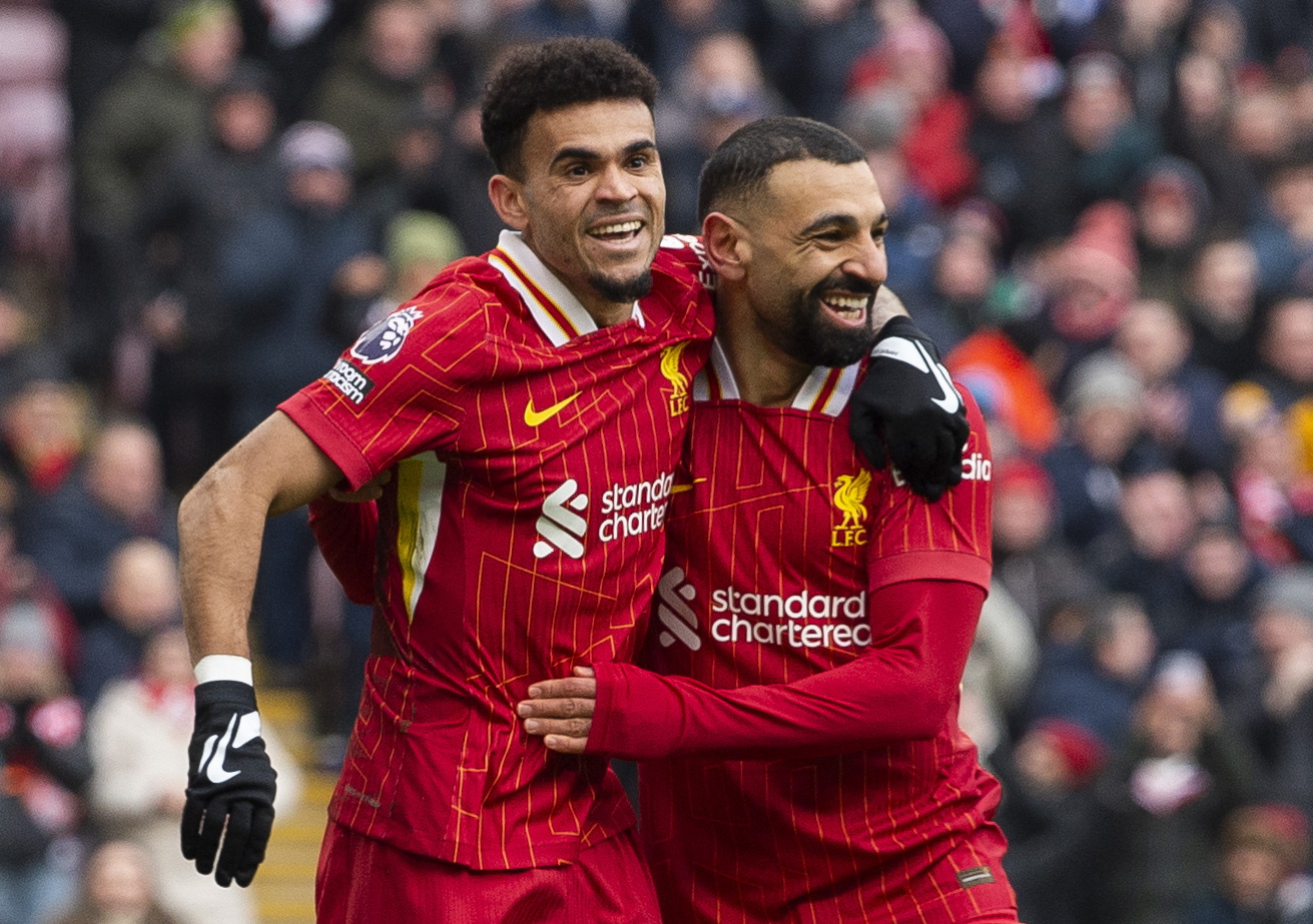 LIVERPOOL (United Kingdom), 16/02/2025.- Luis Diaz of Liverpool (L) celebrates with Mohamed Salah after scoring the 1-0 opening goal during the English Premier League match between Liverpool FC and Wolverhampton Wanderers, in Liverpool, Britain, 16 February 2025. (Reino Unido) EFE/EPA/PETER POWELL EDITORIAL USE ONLY. No use with unauthorized audio, video, data, fixture lists, club/league logos, 'live' services or NFTs. Online in-match use limited to 120 images, no video emulation. No use in betting, games or single club/league/player publications.