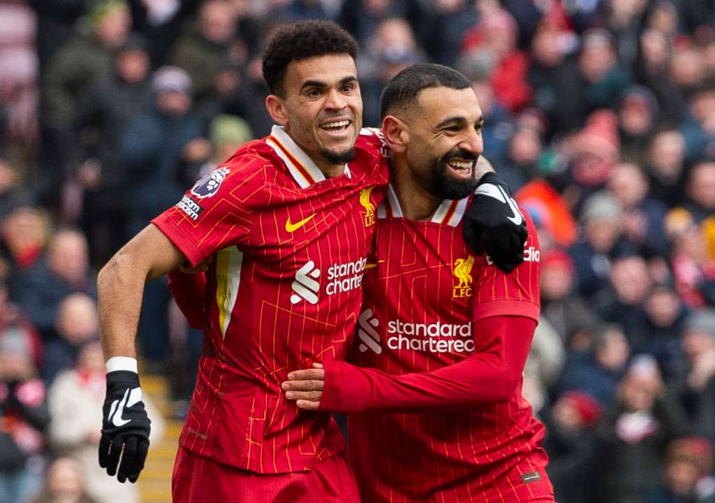 LIVERPOOL (United Kingdom), 16/02/2025.- Luis Diaz of Liverpool (L) celebrates with Mohamed Salah after scoring the 1-0 opening goal during the English Premier League match between Liverpool FC and Wolverhampton Wanderers, in Liverpool, Britain, 16 February 2025. (Reino Unido) EFE/EPA/PETER POWELL EDITORIAL USE ONLY. No use with unauthorized audio, video, data, fixture lists, club/league logos, 'live' services or NFTs. Online in-match use limited to 120 images, no video emulation. No use in betting, games or single club/league/player publications.