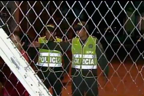 Acusan a dos policías de extorsionar a un comerciante
