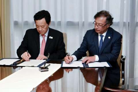 Presidente Gustavo Petro firma pacto por la paz y la seguridad alimentaria