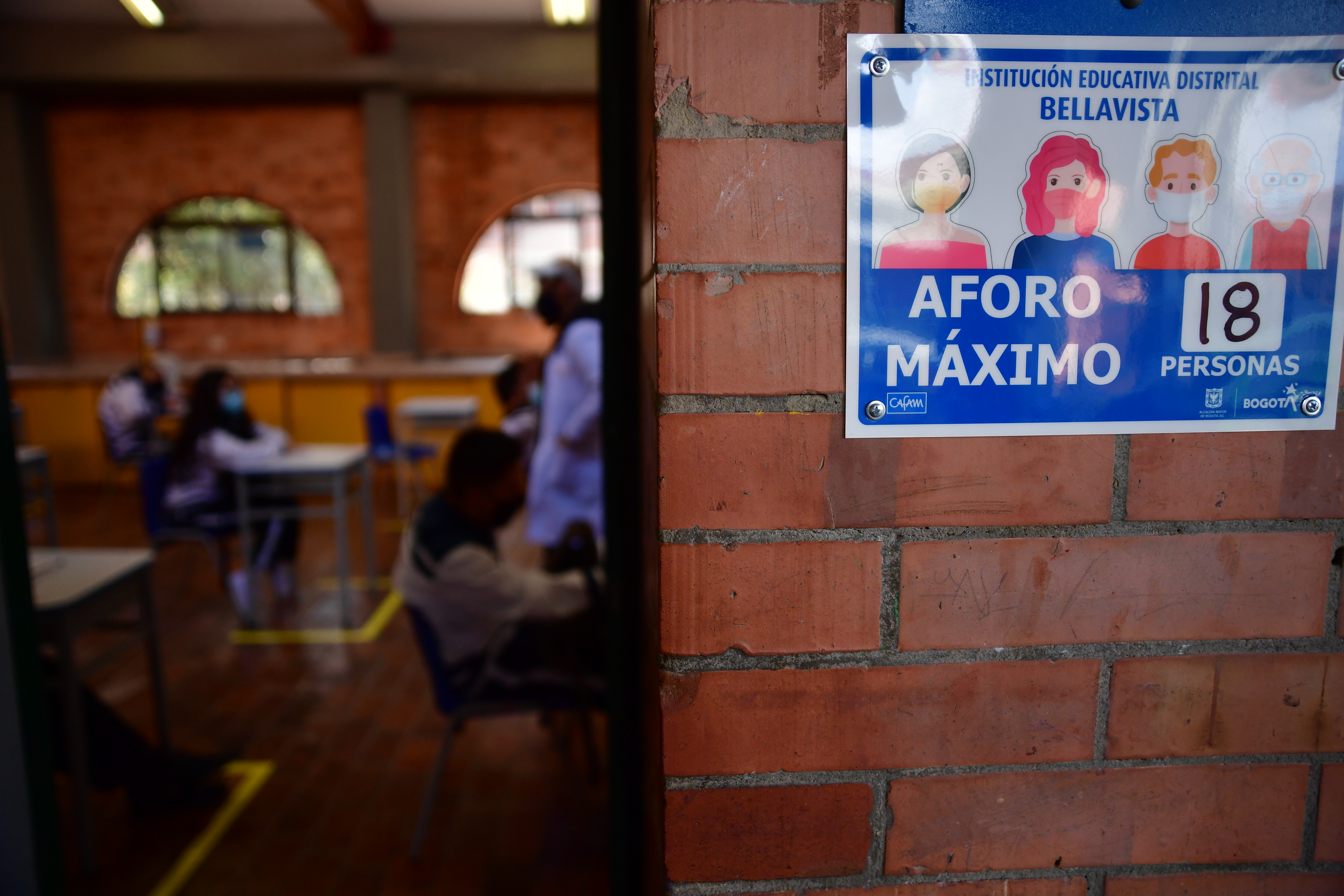Estudiantes regresan a clases presenciales en los colegios públicos de Bogotá, durante la pandemia por Covid-19.