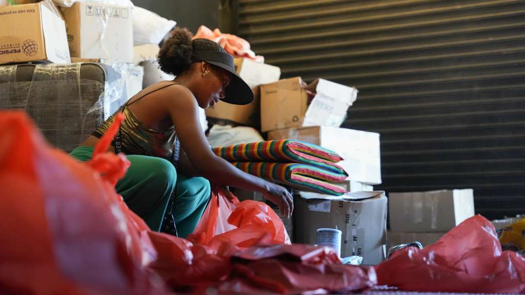 Al centro de acopio "Bocachico" han llegado cerca de 60 toneladas para distribuir por la ciudad. Quieren enfocarse más en la zona norte, aunque aún no hay un "censo" claro de las familias afectadas.